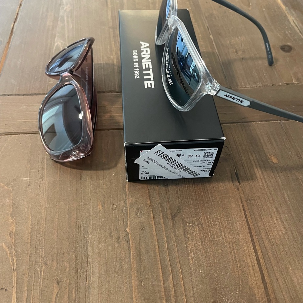 Sunglasses 2 pair - Picture 3 of 13